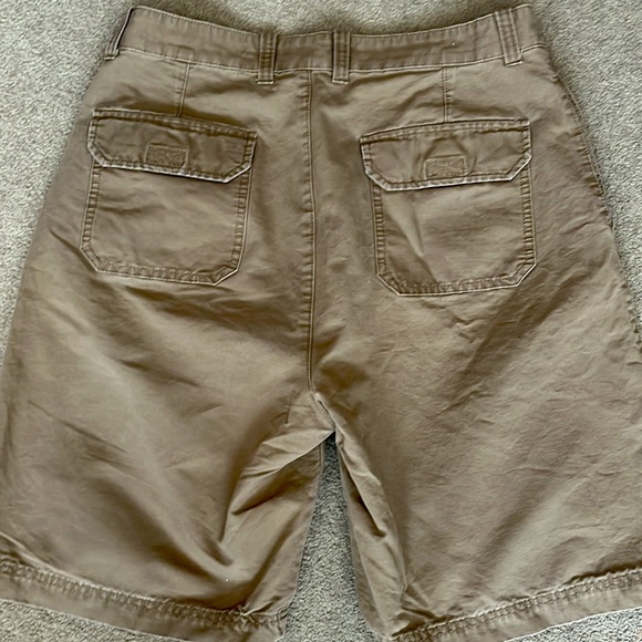 St, John’s Bay men’s tan cargo shorts size 34 - Picture 5 of 7